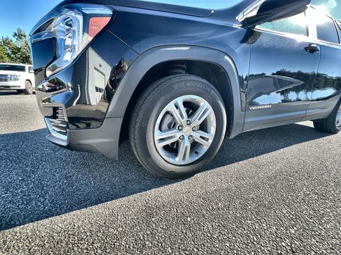 Used 2024 GMC Terrain SLE image 31