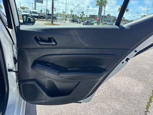 Used 2025 Nissan Altima 2.5 SV FWD image 15