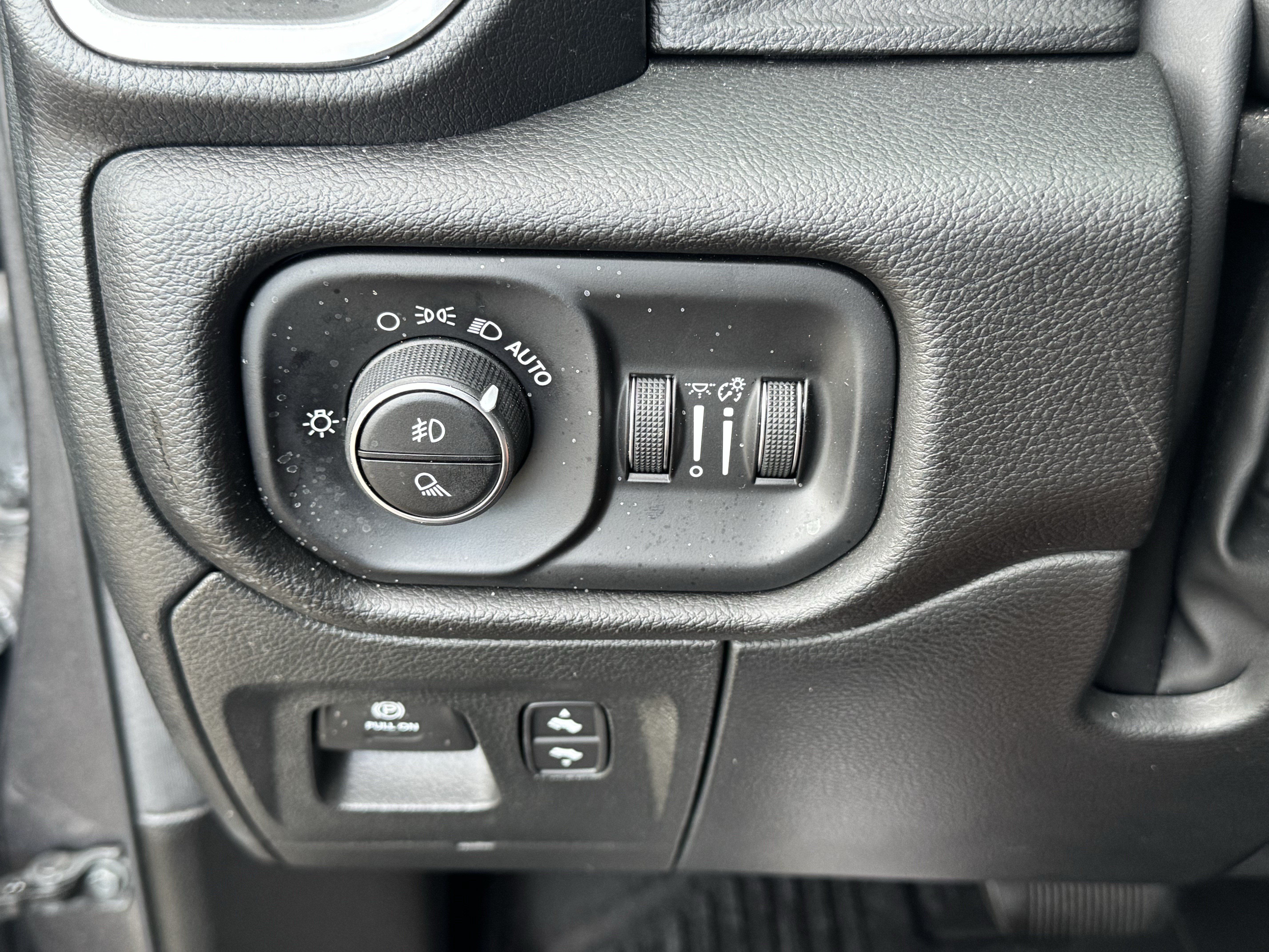 Used 2023 RAM 1500 Laramie RWD image 15