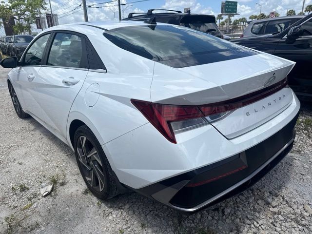 Certified 2024 Hyundai Elantra SEL w/ Convenience Package FWD image 8