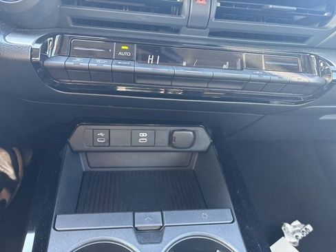 Used 2025 Toyota Prius LE image 11