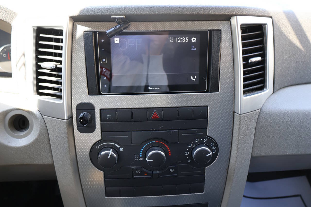 Used 2010 Jeep Grand Cherokee Laredo AWD/4WD image 22
