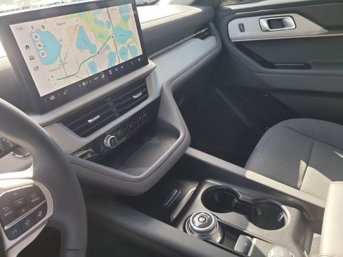 Certified 2025 Ford Explorer Active image 20