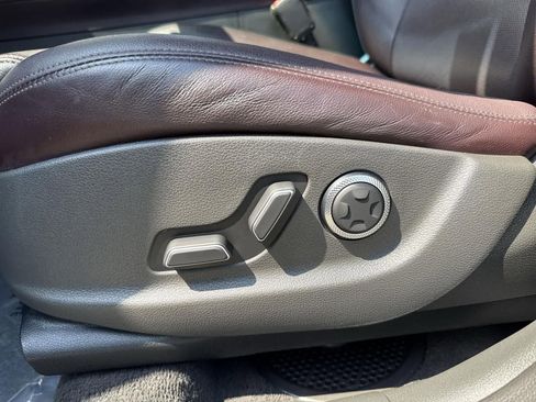 Used 2022 Genesis GV70 2.5T w/ Advanced Package image 23