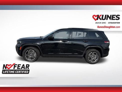 Used 2023 Jeep Grand Cherokee Trailhawk w/ Luxury Tech Group III image 8