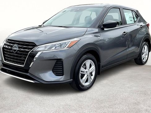 New 2025 Nissan Kicks Play S image 5