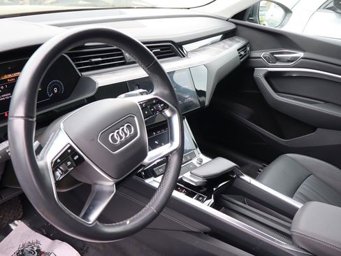 Used 2021 Audi e-tron Premium w/ Towing Package AWD/4WD image 11