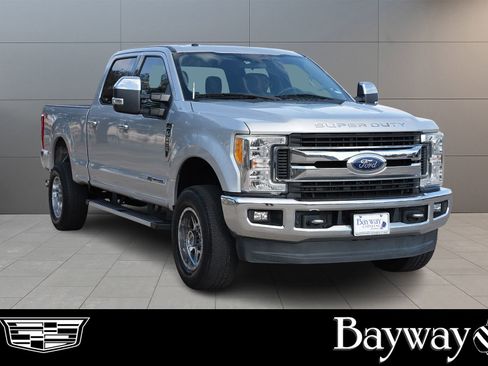 Used 2017 Ford F250 XLT w/ XLT Premium Package image 3