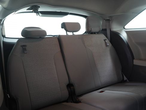 Used 2022 Toyota Sienna LE image 13