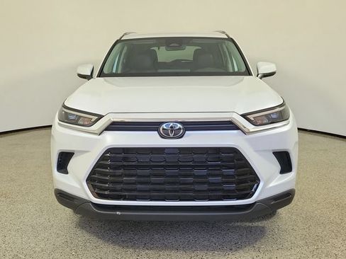 Used 2025 Toyota Grand Highlander FWD image 3