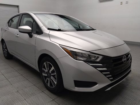 Used 2025 Nissan Versa SV FWD image 13