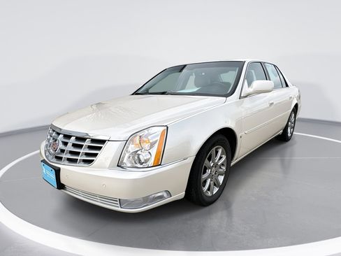 Used 2008 Cadillac DTS w/ Sun And Sound Package image 1