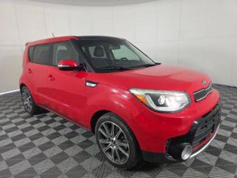 Used 2018 Kia Soul ! w/ Tech Package FWD image 3