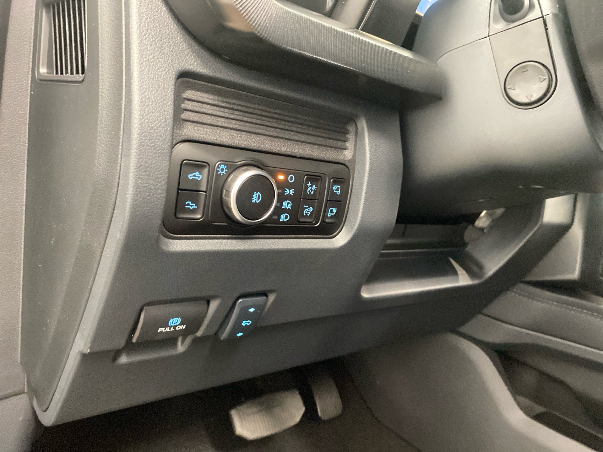 New 2026 Ford F350 Platinum w/ FX4 Off-Road Package AWD/4WD image 18