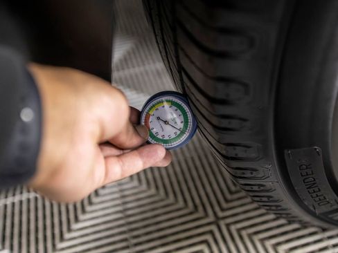 Used 2017 Land Rover Range Rover Sport HSE image 43