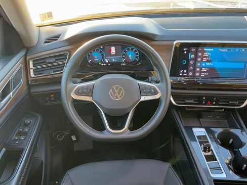 Used 2024 Volkswagen Atlas SE image 28