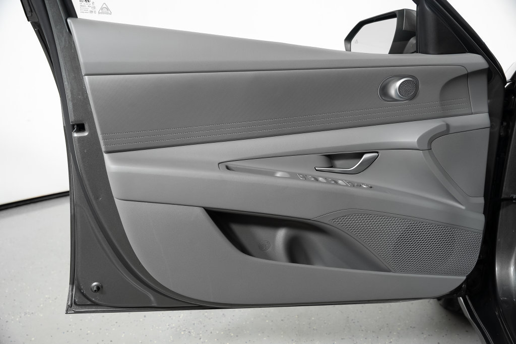 Certified 2026 Hyundai Elantra SE FWD image 34