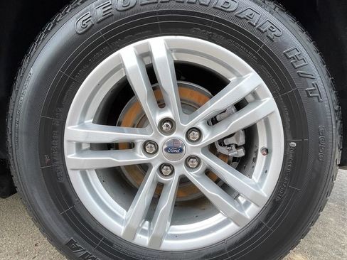 Used 2020 Ford Explorer XLT w/ Equipment Group 202A RWD image 12