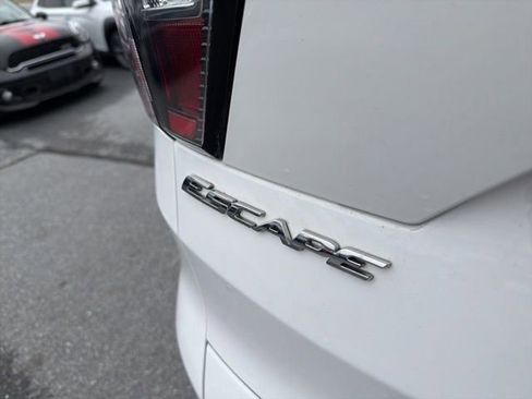 Used 2018 Ford Escape SE w/ SE Sync 3 Package image 8