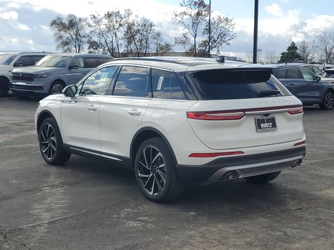 New 2026 Lincoln Corsair Reserve image 3