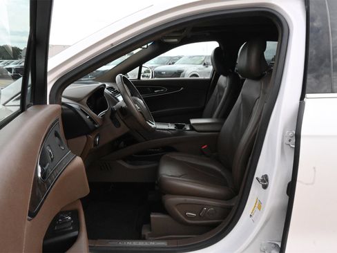 Used 2017 Lincoln MKX Reserve w/ Driver Assistance Package image 17