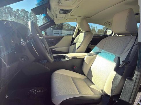 Used 2024 Lexus ES 350 w/ Premium Package image 10