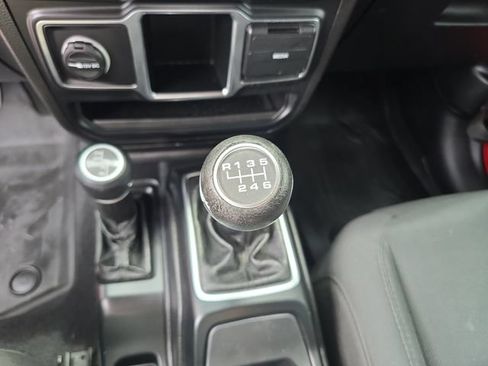Used 2019 Jeep Wrangler Sport AWD/4WD image 19