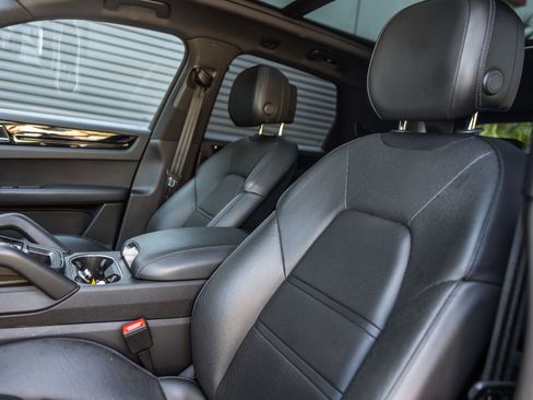 Certified 2023 Porsche Cayenne image 5