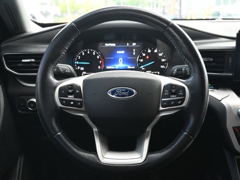 Used 2021 Ford Explorer XLT w/ Equipment Group 202A AWD/4WD image 6