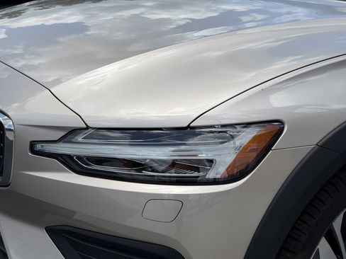 New 2026 Volvo V60 B5 Cross Country Plus w/ Protection Package Premier AWD/4WD image 7