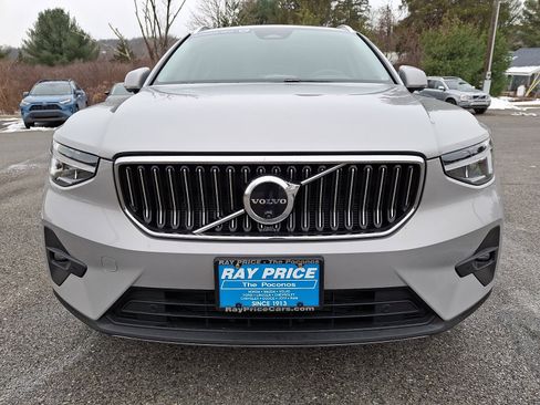 Certified 2025 Volvo XC40 B5 Plus image 2