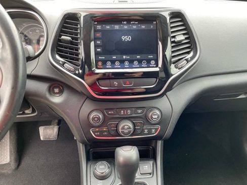 Used 2019 Jeep Cherokee Limited AWD/4WD image 29