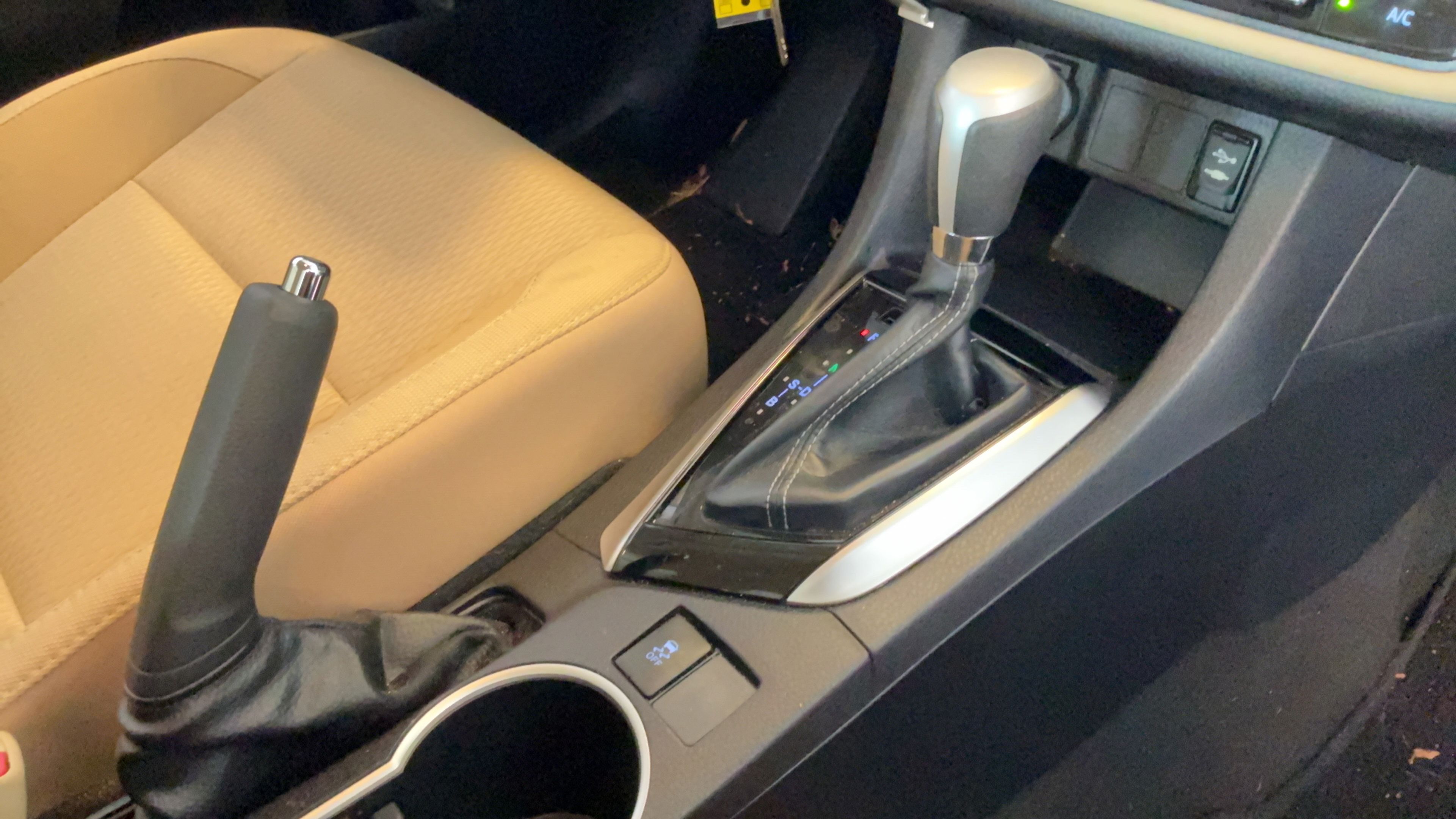 Used 2019 Toyota Corolla LE FWD image 38