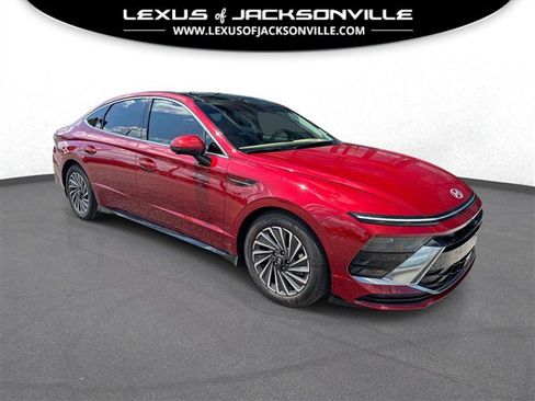 Used 2025 Hyundai Sonata Limited FWD image 1