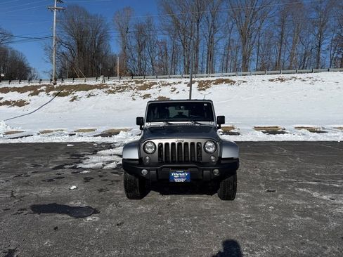 Used 2018 Jeep Wrangler Unlimited Sport AWD/4WD image 2