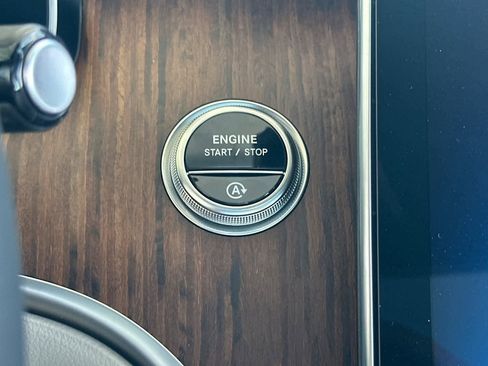 Certified 2025 Mercedes-Benz C 300 4MATIC Sedan image 20