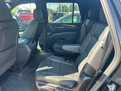 Used 2023 Cadillac Escalade Luxury w/ LPO, Floor Liner Package AWD/4WD image 7