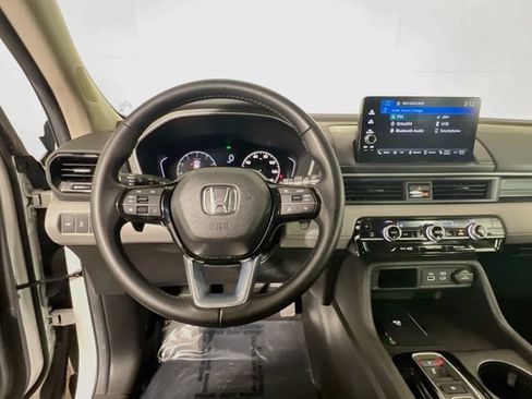 Certified 2025 Honda Pilot EX-L image 12
