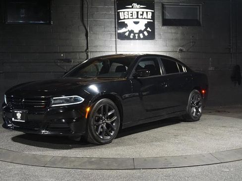Used 2019 Dodge Charger SXT w/ Blacktop Package image 1