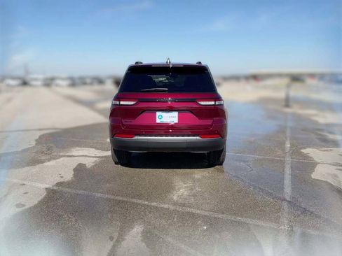 New 2026 Jeep Grand Cherokee Altitude image 10
