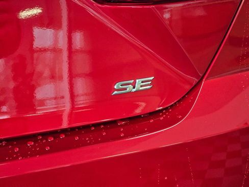 Used 2025 Toyota Camry SE image 15
