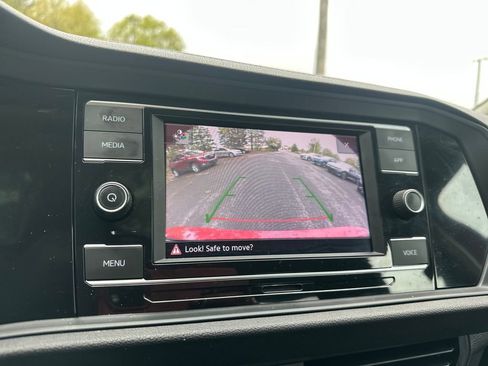 Certified 2023 Volkswagen Jetta SE w/ Panoramic Sunroof Package FWD image 10