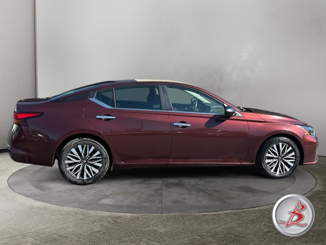 Used 2024 Nissan Altima 2.5 SV FWD image 8