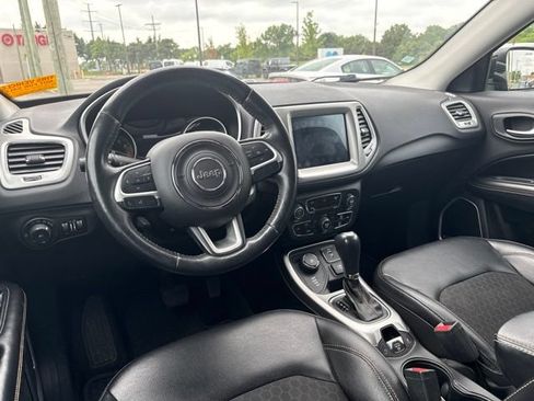 Used 2018 Jeep Compass Latitude w/ Popular Equipment Group AWD/4WD image 9