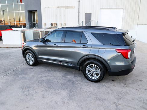 Used 2023 Ford Explorer XLT image 10