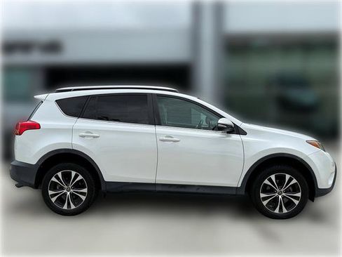 Used 2015 Toyota RAV4 Limited w/ Technology Package FWD image 8