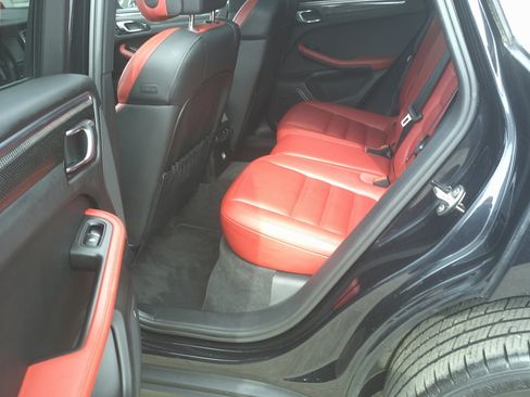 Used 2015 Porsche Macan S image 11