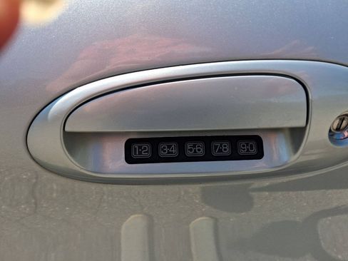 Used 2005 Ford Taurus SEL FWD image 37