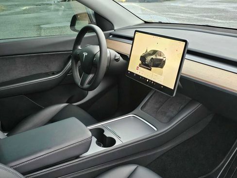 Used 2022 Tesla Model Y Performance image 10