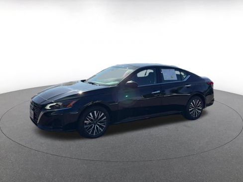 Used 2025 Nissan Altima 2.5 SV FWD image 8